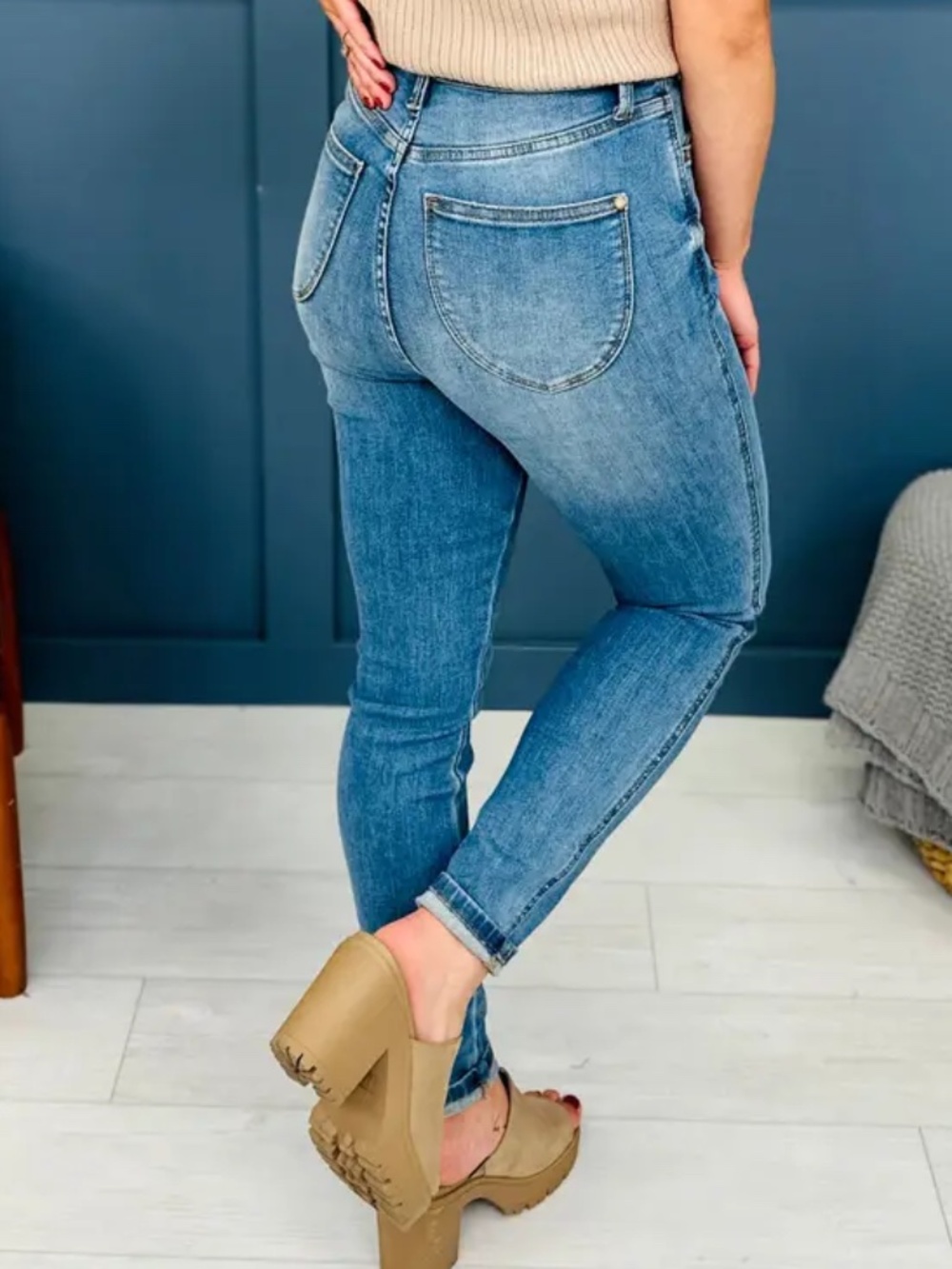 Judy Blue Triple Threat Tummy Control & Butt Lifting Skinny Jeans 9 / 29 fits 12